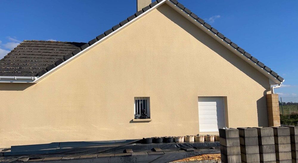 nettoyage des murs extérieur d'une maison et peinture